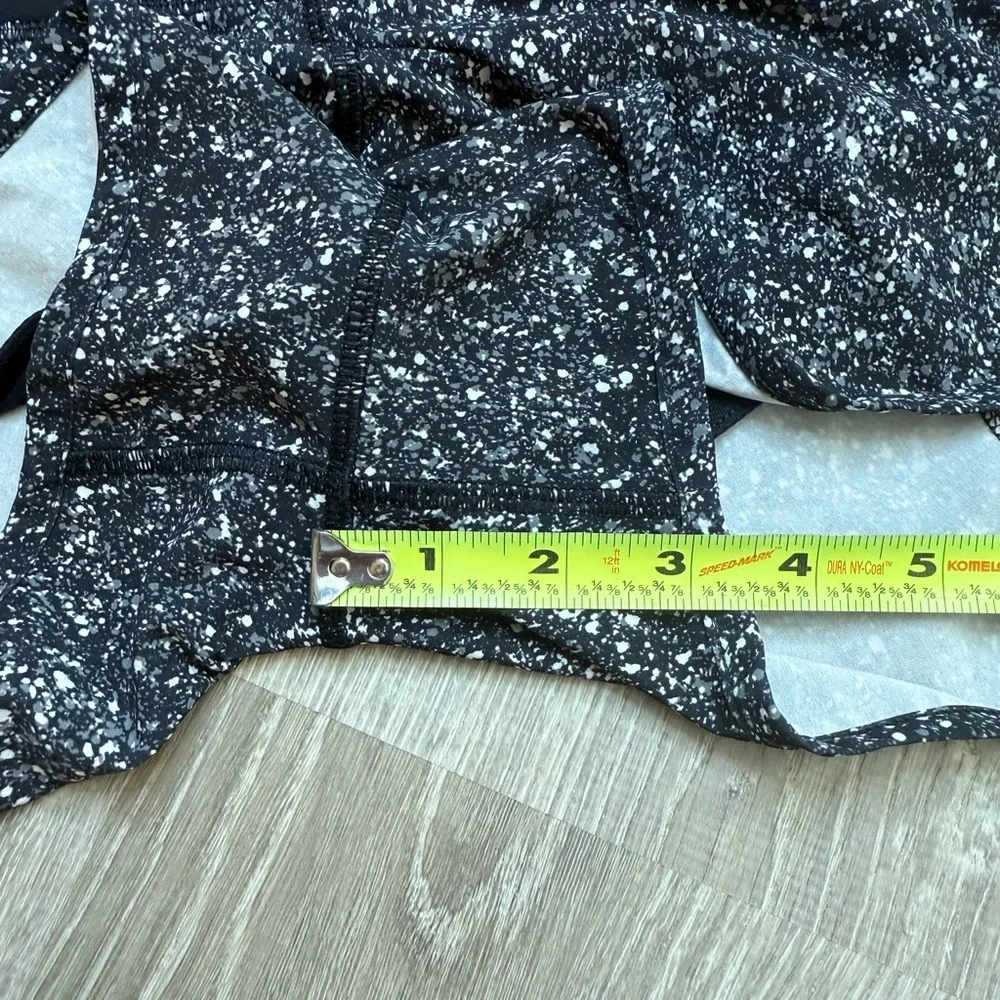 Lululemon Speed Short
Mini Splatter White Black / Black Size 4 - Picture 10 of 13